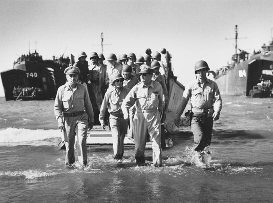 Macarthur Wades Ashore Ww2 Glossy Poster Picture Photo Print Banner Conversationprints