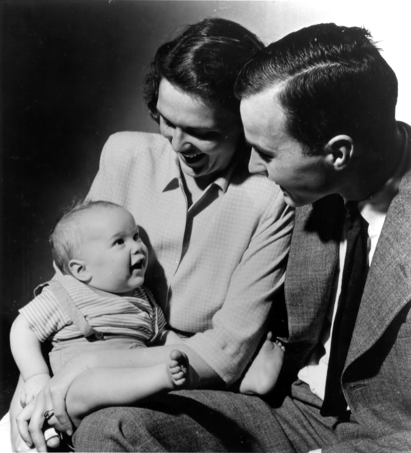 George W Bush Baby Photo Glossy Poster Picture Photo Print Banner Barbara Conversationprints