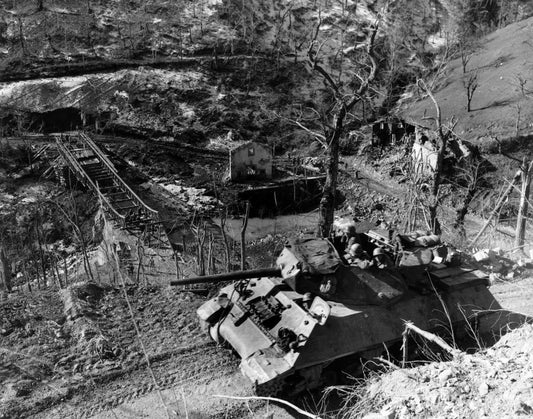 M10 Tank Destroyer Ww2 Italy 1945 Glossy Poster Picture Photo Print Banner Conversationprints