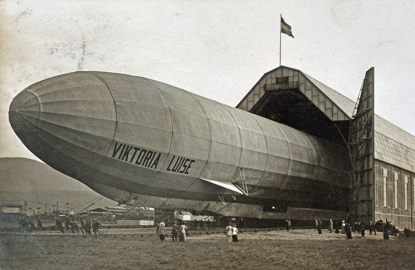 German Wwi Airship Glossy Poster Picture Photo Print Banner Blimp Zeppelin Conversationprints